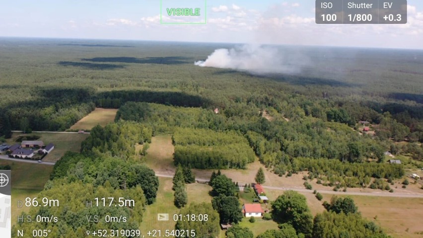 Pożar lasu pod Warszawą. Z ogniem walczyło 80 strażaków....