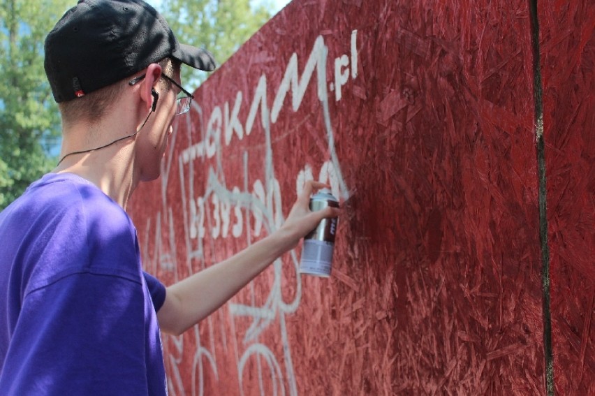 Tworzą graffiti dla powstańców