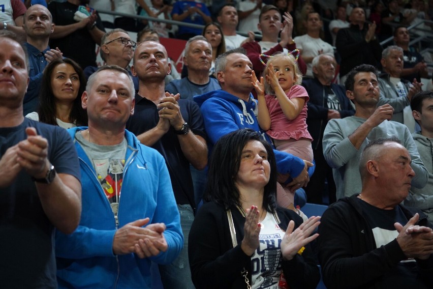 Kibice i Cheerleaders KK Włocławek podczas meczu Anwil...