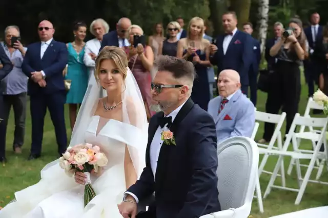 Krzysztof i Maja Rutkowscy są parą od lat. Swój huczny ślub zorganizowali w 2019 roku. Para ma syna. Mieszkają w wielkim domu z ogrodem i basenem pod Łodzią.
