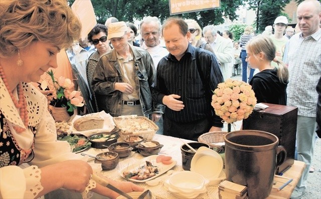 Koło Gospodyń Wiejskich z Zygodowic przywiozło na festiwal 100 litrów chrzanówki