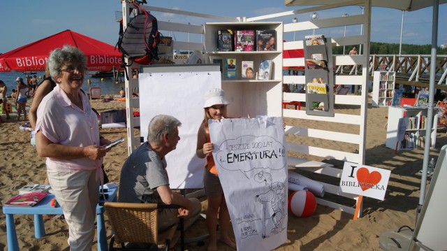 Biblioteka na plaży tym razem gościła m.in. Edwarda Lutczyna i Krzysztofa Skibę