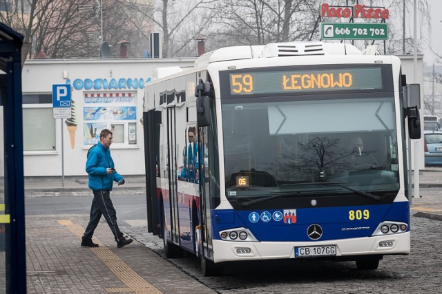 Wczoraj na bydgoskie ulice wyjechało 6 nowiutkich mercedesów conecto w tym jeden przegubowy. Kolejnych 5 dołączy na trasy jeszcze w tym tygodniu.