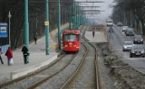 Remont torów przy Parku Śląskim. Mieszkańcy skarżą się na brak wiat i przejścia przez tory ZDJĘCIA