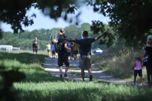 Fani Pol'and'Rock Festiwalu przyjeżdżają do Kostrzyna, aby choć na chwilę pobyć na woodstockowej łące.