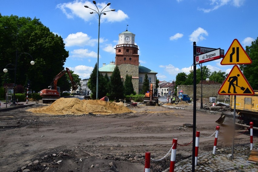 Fundamenty elektrowni miejskiej odkryto w trakcie przebudowy skrzyżowania FOTO