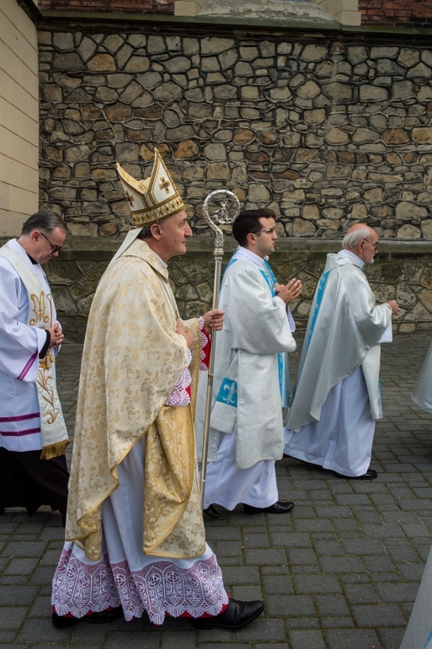 Zakończył się tygodniowy odpust w Bazylice św. Mikołaja w Bochni. Ulicami miasta przeszła procesja różańcowa [ZDJĘCIA]
