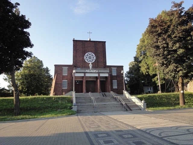Kościół Wniebowzięcia Najświętszej Maryi Panny w Wojkowicach- Żychcicach widziany od ulicy Sobieskiego