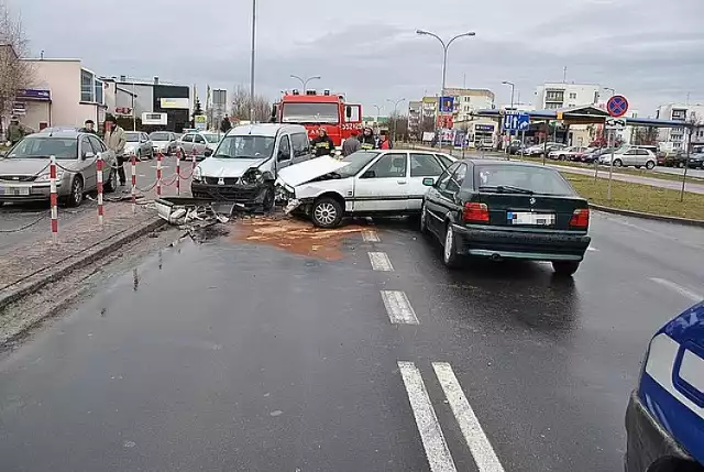 Zderzenie trzech samochodów w Stalowej Woli