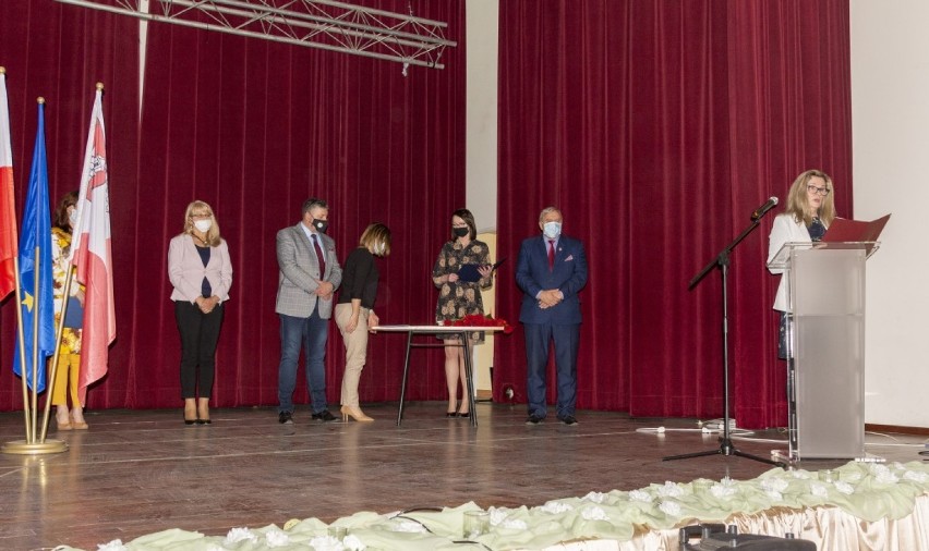 Stypendia burmistrza Mieroszowa za wyniki w nauce już wręczone