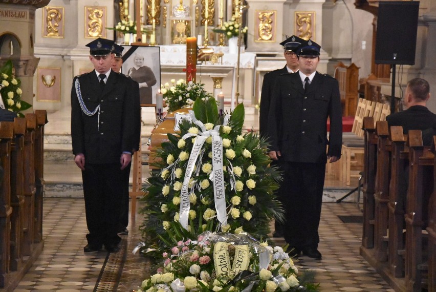 Tłumy pożegnały Justynę Urbaniak - burmistrz Miasta i Gminy Stawiszyn ZDJĘCIA