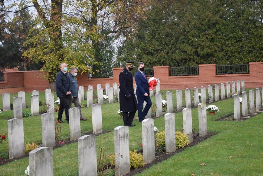 Dzień Pamięci (Remembrance Day) na cmentarzu Wspólnoty Brytyjskiej, 8 listopada 2020 r.