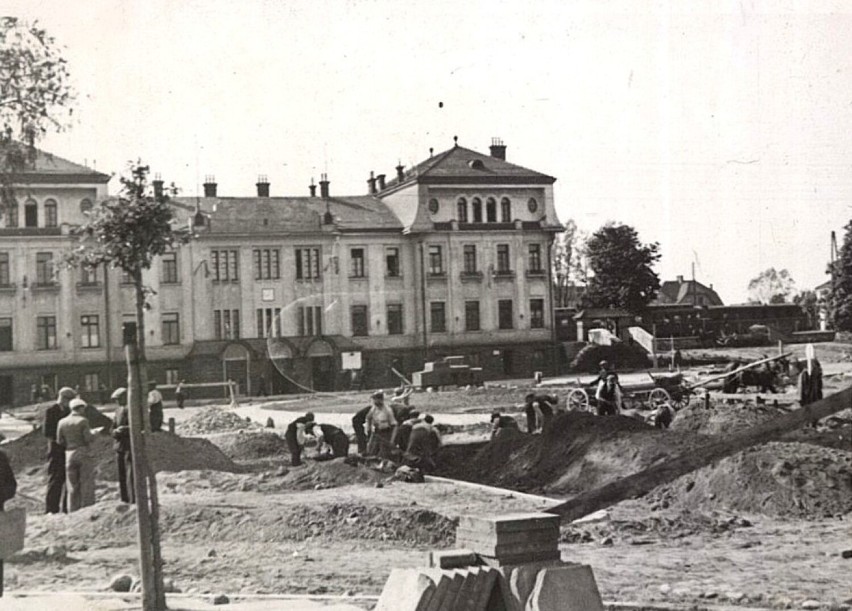 Lata 1935-1939, Radom, plac dworcowy i dworzec kolejowy.