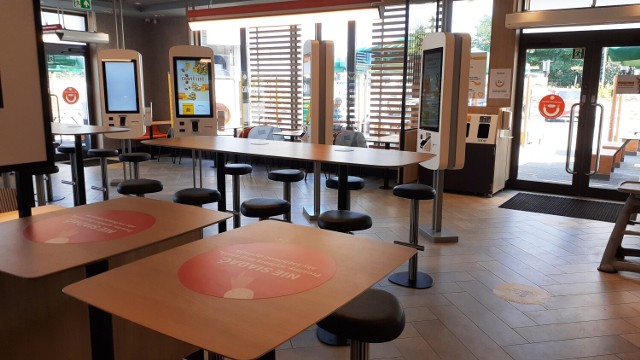 Nowa restauracja sieci McDonald's w Czechowicach-Dziedzicach została uruchomiona końcem lipca 2021 r. przy ul. Mazańcowickiej 72, tuż przy DK 1 (także w kierunku Bielska-Białej)