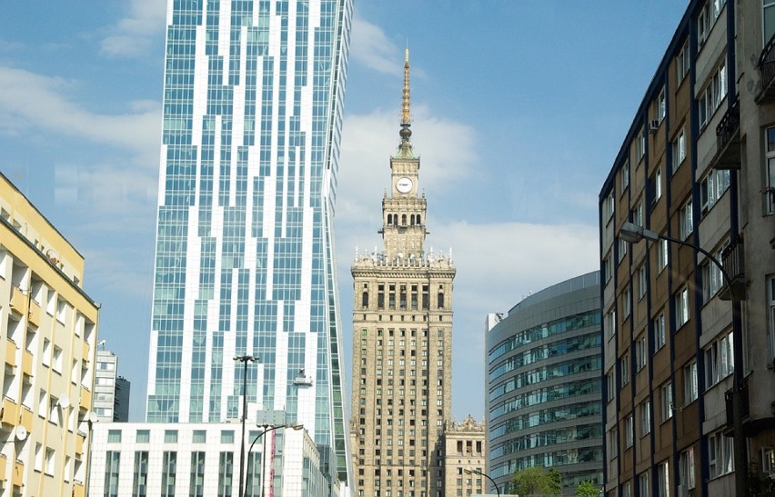 Zrzutka na utrzymanie 7 apartamentów w centrum Warszawy. Czy w Polsce panuje mieszkaniowa patologia?
