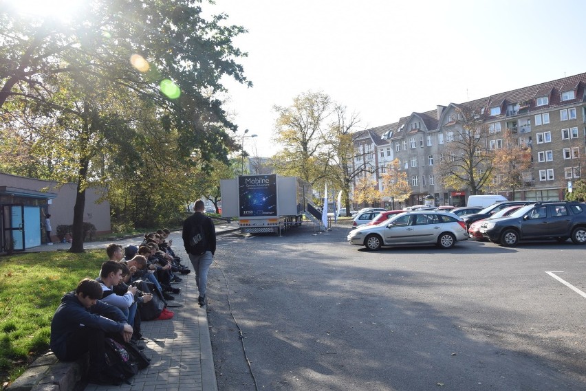 Mobilne Centrum Edukacyjne zajechało na plac przy Stargardzkim Centrum Kultury  