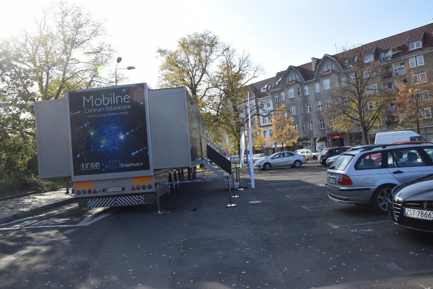 Mobilne Centrum Edukacyjne zajechało na plac przy Stargardzkim Centrum Kultury  