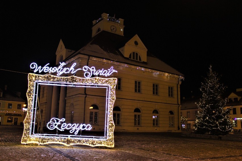 Świąteczne iluminacje rozświetliły łęczycką starówkę