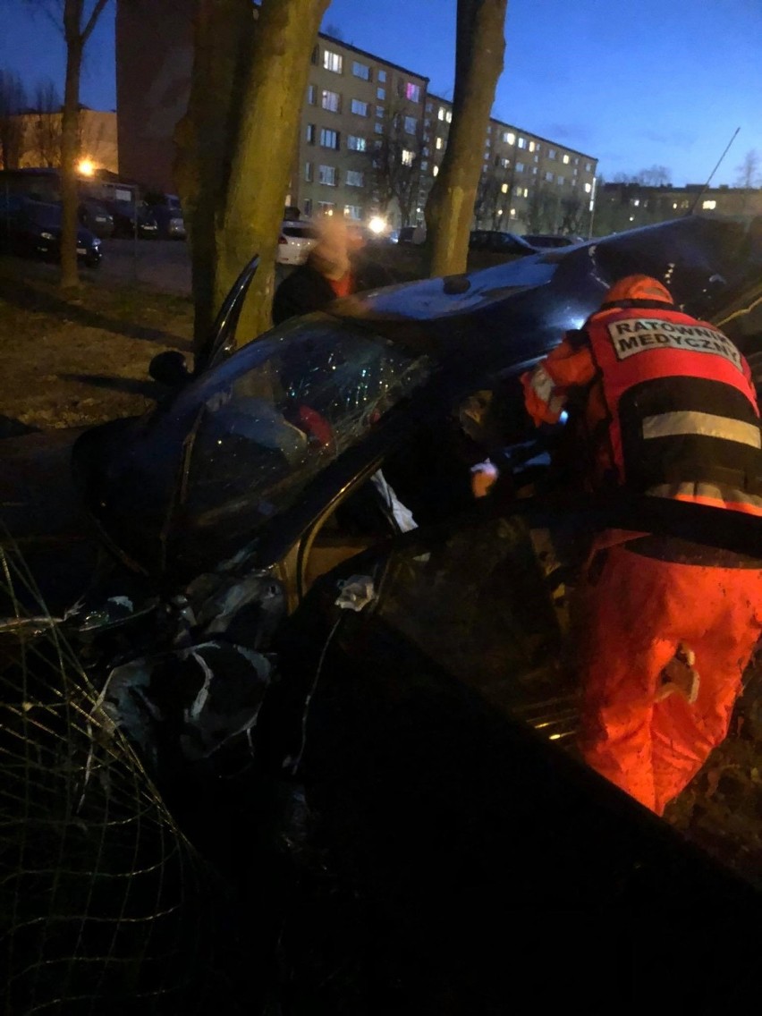 27.04.2021. Oświęcim. Dwie osoby poszkodowane w wypadku....