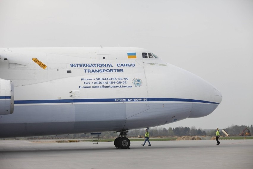 AN -124 Rusłan przyleciał na lotnisko w Pyrzowicach [WIDEO+ZDJĘCIA]