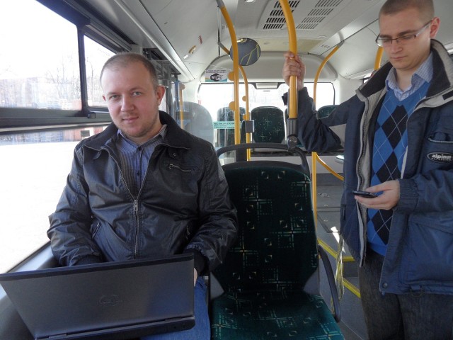 W autobusach PKM Jaworzno możesz odbierać darmowy internet w laptopie i telefonie.