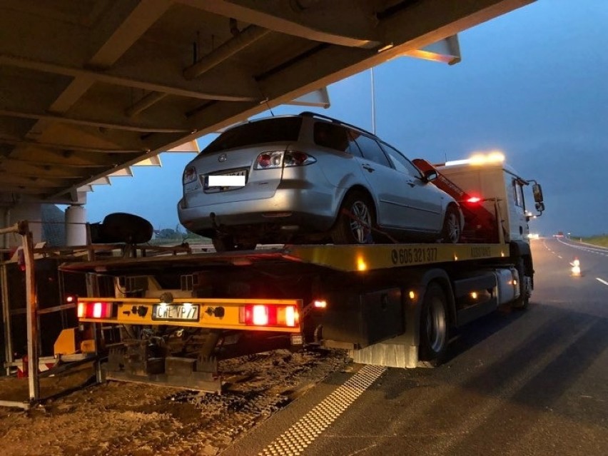 Wypadek na autostradzie A1 pod Włocławkiem. Zderzenie mercedesa z mazdą  [zdjęcia]