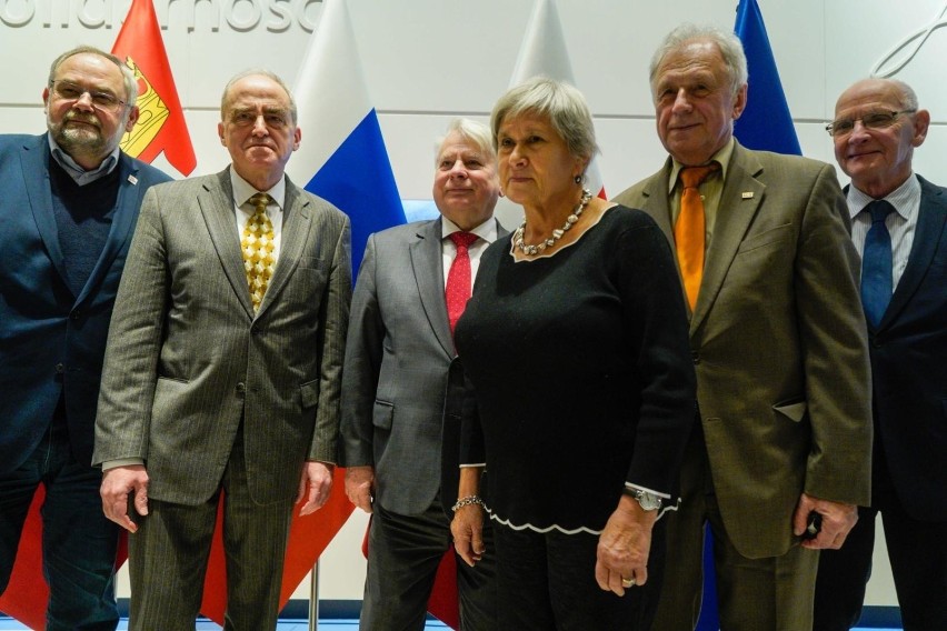 Gdańsk: Medale Wdzięczności Europejskiego Centrum Solidarności dla pięciorga rosyjskich dysydentów