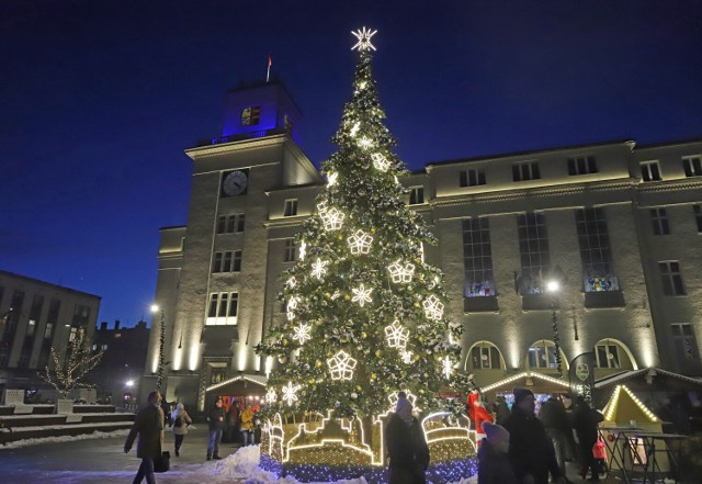 W Chorzowie rozpoczął się jarmark bożonarodzeniowy. Jakie atrakcje w tym roku przygotowało miasto? Kliknij w prawy, by zobaczyć zdjęcia.