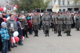 Poznaniacy świętują Dzień Niepodległości na placu Wolności [zdjęcia]