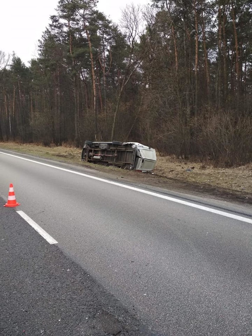 Winowno: Na DK 1 zderzyły się samochód osobowy i dostawczy. Na szczęście tym razem nikt nie ucierpiał [ZDJĘCIA]