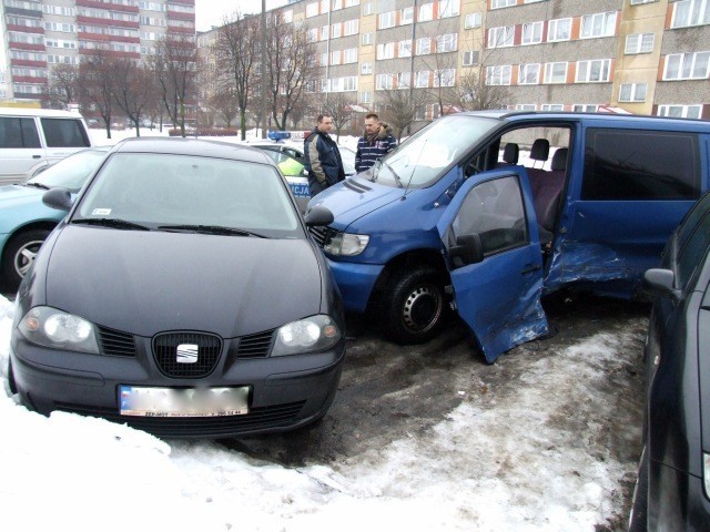Płock: Wypadek na Gwardii Ludowej. Sześć pojazdów uszkodzonych