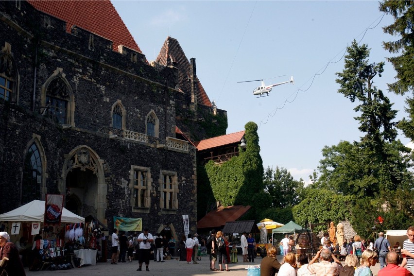 Kraina Wygasłych Wulkanów. Zamek Grodziec  położony jest na...