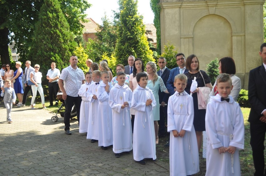 Dzieci z dolskiej parafii św. Michała Archanioła przyjęły...