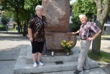Tedozja i Tadeusz Karasiakowie pamiętają o Żołnierzu Niezłomnym z Sieradza ZDJĘCIA