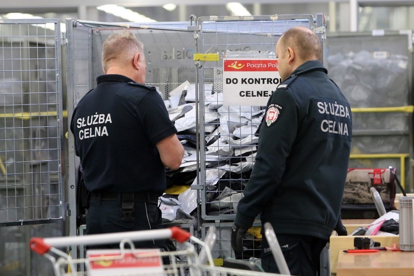 Paczki z Chin przejdą odprawę celną na Felinie (ZDJĘCIA)