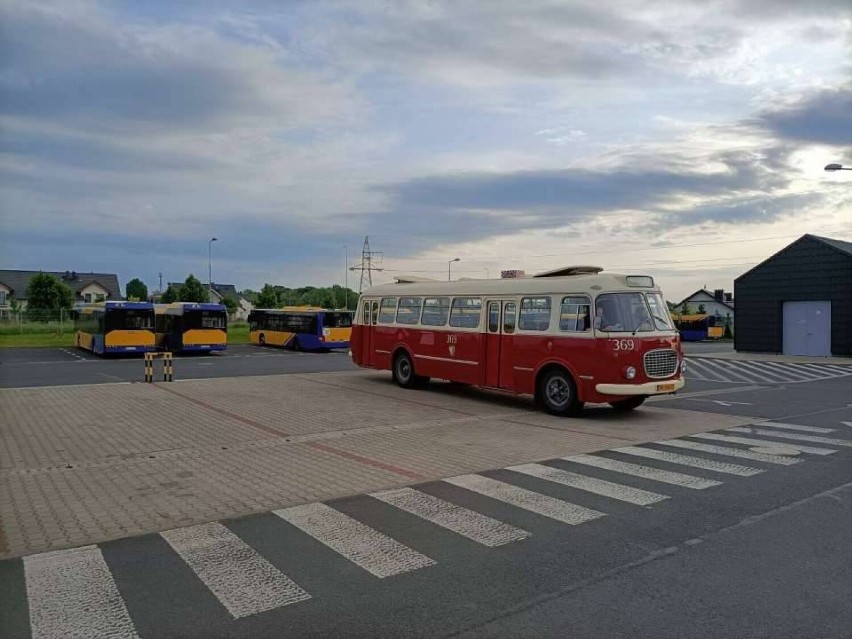 Zabytkowy jelcz stanie na Bulwarze w Głogowie