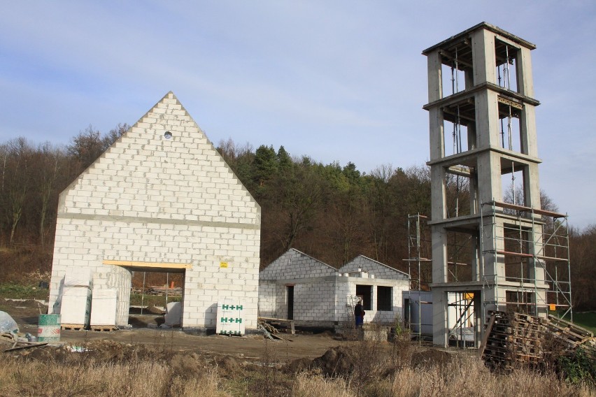 Zanussi funduje kaplicę w Bochotnicy