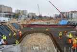 Metro na Bemowo. Rozbudowa II linii nabiera tempa i schodzi coraz głębiej pod ziemię [ZDJĘCIA]