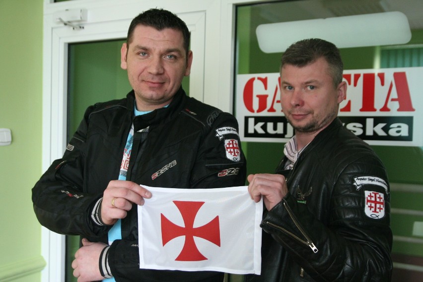 Od lewej: Robert Jędrzejewski, sierżant klubu i kapitan...