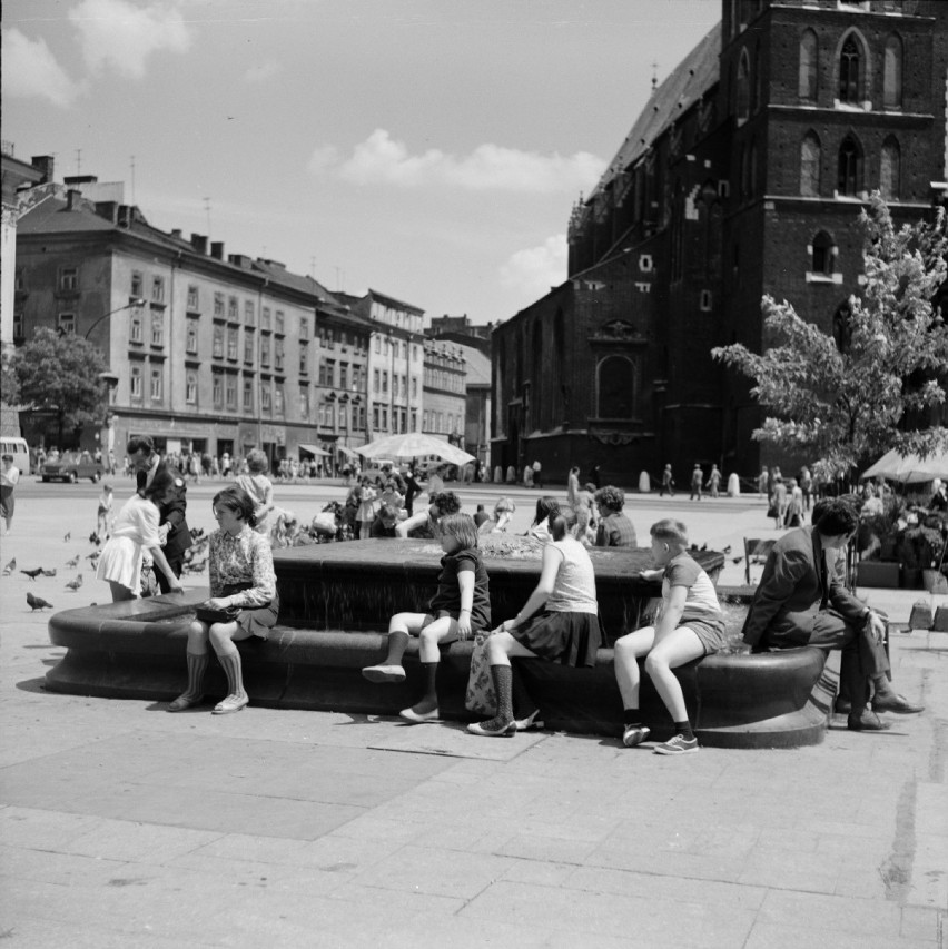 To wtedy powstał Jubilat, przebudowano Rynek, a mieszkańców paraliżował strach przed seryjnym mordercą. Zobacz Kraków lat 60. [ZDJĘCIA]