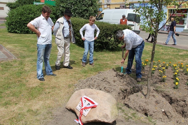 Syców: Posadzili pamiątkowe drzewo