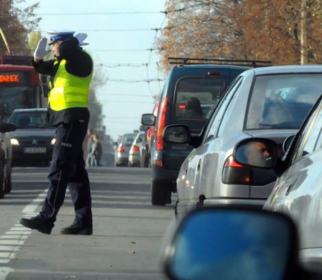 Policjanci pilnowali porządku na drogach w ramach akcji "Znicz"
