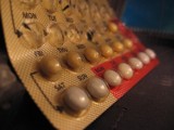 Nastolatki sięgają po tabletki antykoncepcyjne bez recepty