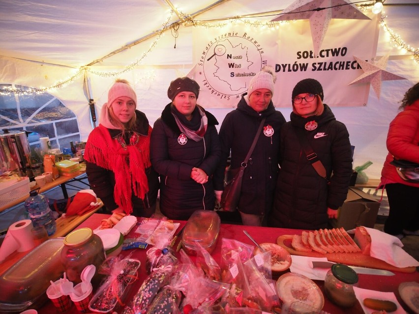 Jarmark Bożonarodzeniowy w Pajęcznie. Był Mikołaj i mnóstwo atrakcji ZDJĘCIA, FILMIKI