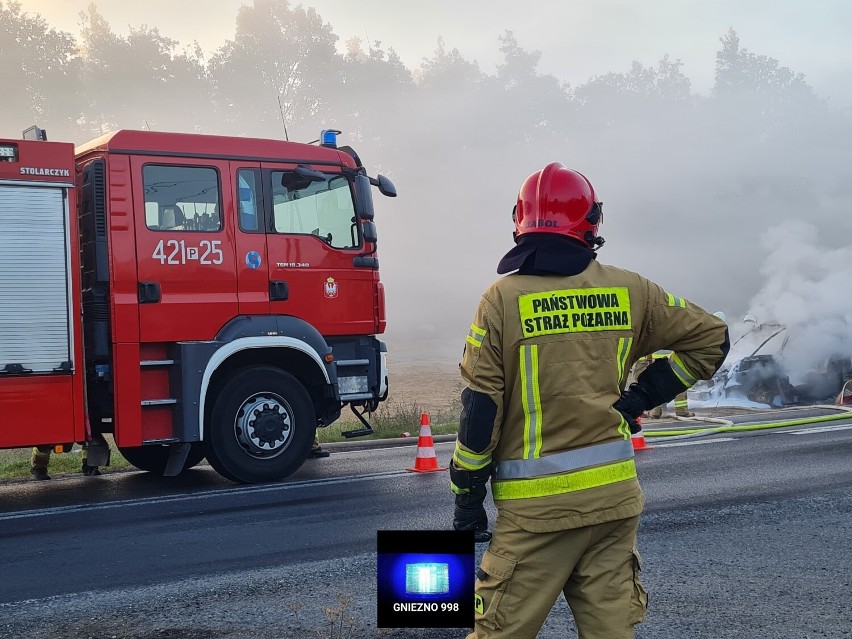 Gniezno. Pożar auta na ulicy Wrzesińskiej. Samochód całkowicie spłonął