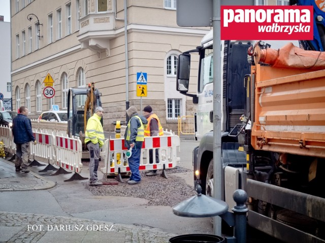 Trwa wymiana wodociągu położonego pod ul. 1 Maja w Wałbrzychu