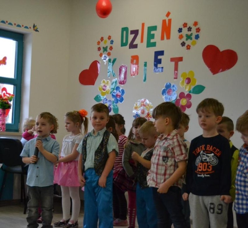 Dzień Kobiet w przedszkolu w Chmielnie