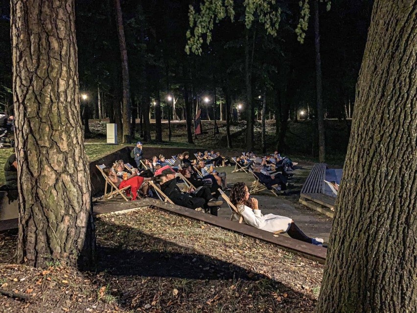 Na trzecim spektaklu „Kina na Leżakach” znów było ponad 100...