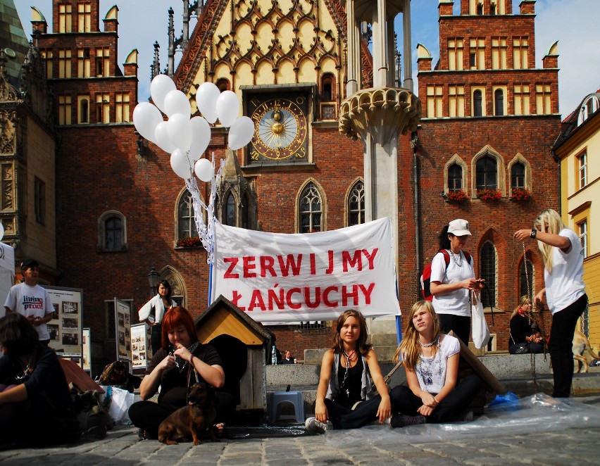 WROCLAW. ZERWIJMY ŁAŃCUCHY. HAPPENING TOZ.