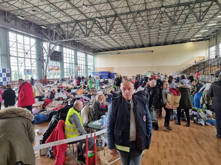 Mieszkańcy Pabianic byli na granicy z Ukrainą. Zawieźli dary. Ukraińskie kobiety i dzieci bezpieczne w Dobroniu ZDJĘCIA